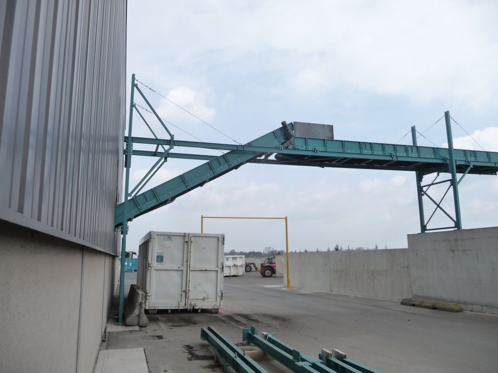 Overhead belt conveyor 15 meters high for tyres recycling